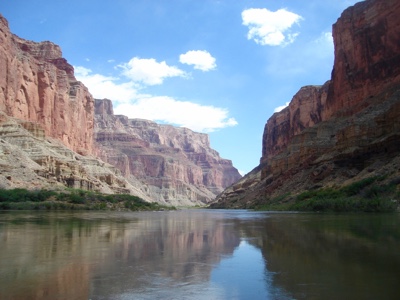Relaxing picture of canyon and water.